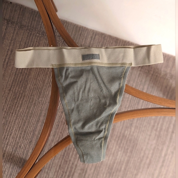 Skims cotton ribbed thong - Picture 2 of 4